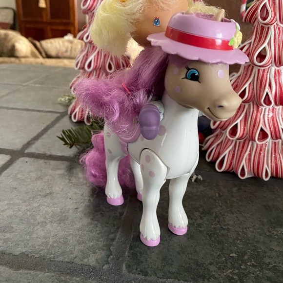 Bandai Strawberry Shortcake Milkshake Pony and Angel Cake Doll - Picture 7 of 9
